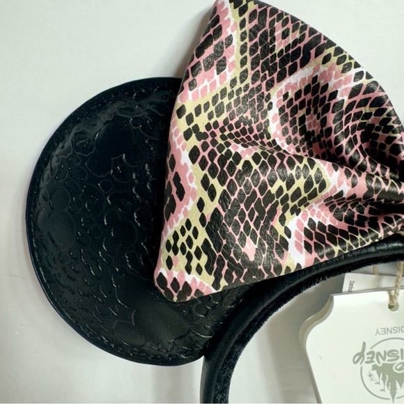 NWT. Disney Loungefly Minnie Ear Headband - Animal Print ears.  Loungefly ears - Picture 3 of 10